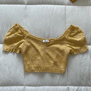Ruched Hollister crop top with puffy sleeves